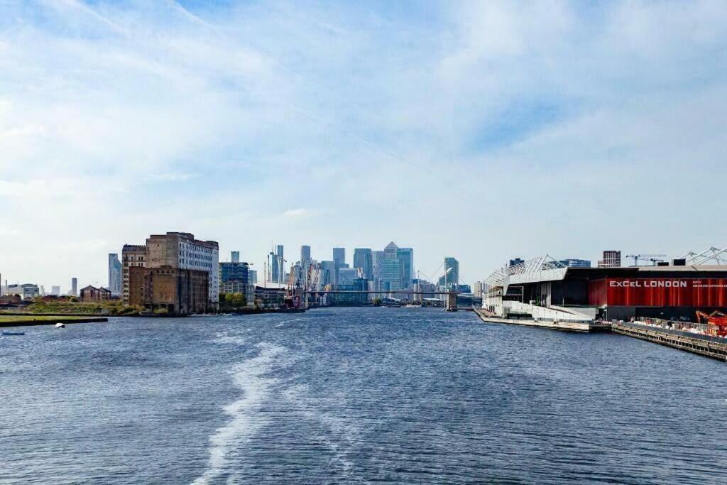 City Escape - Royal Wharf Лондон Экстерьер фото
